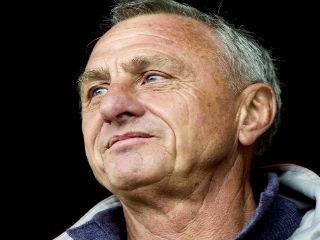 Όλα αυτά ήρθαν στην μνήμη αυτές τις μέρες με τον θάνατο του «ιπτάμενου ολλανδού» του Γιόχαν Κρόιφ σε ηλικία 68 ετών, που έφυγε νικημένος από τον καρκίνο στην Βαρκελώνη.