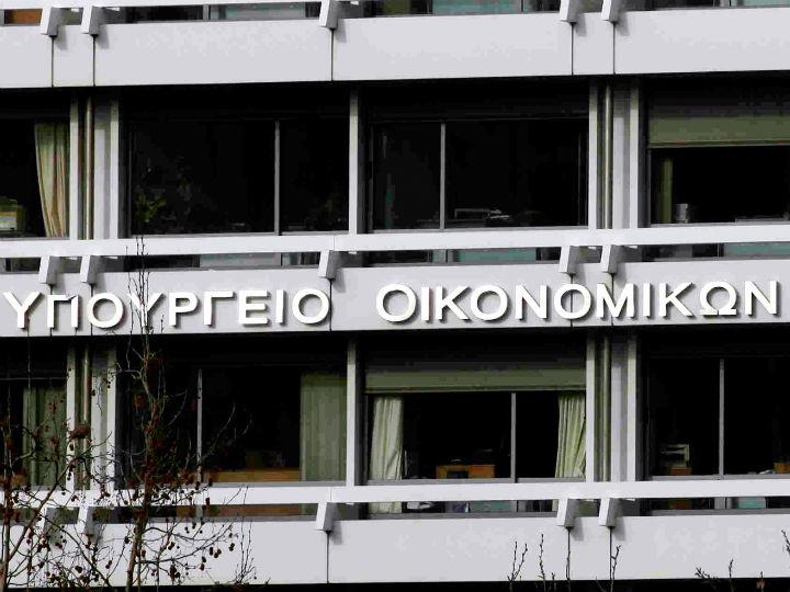 Στην επιστολή, προς τον υπουργό Οικονομικών Χρήστο Σταϊκούρα, επισημαίνεται ότι η «ρήτρα διαφυγής από τον στόχο για πρωτογενή πλεονάσματα θα υπάρχει και το 2021 και όλα τα μέτρα που θα λαμβάνονται θα πρέπει να είναι προσαρμοσμένα στις ανάγκες αντιμετώπισης της πανδημίας, ακόμη κι αν δημιουργούνται ελλείμματα».