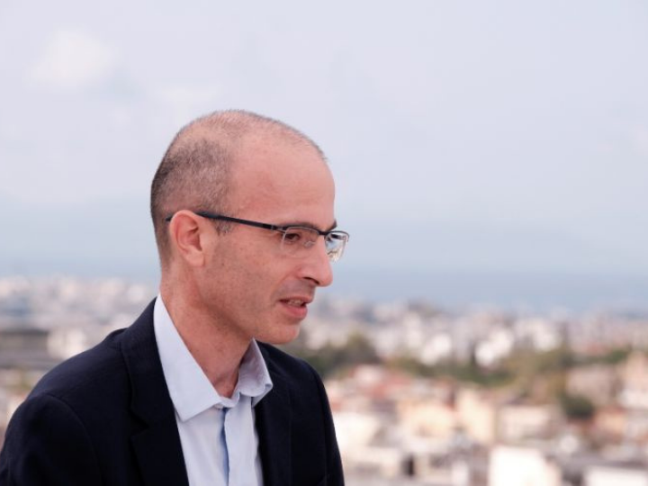 «Η σχέση των παθογόνων με τον άνθρωπο συνεχίζεται για δισεκατομμύρια χρόνια και θα συνεχιστεί. Σήμερα όμως έχουμε τις απαραίτητες γνώσεις και τα εργαλεία για να αποτρέψουμε τη διάδοση ενός νέου παθογόνου.»