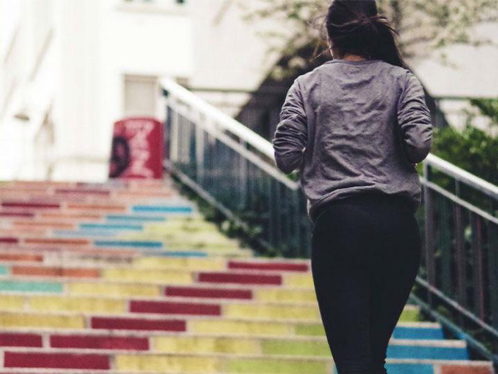 «Το εικονικό έγινε πραγματικότητα.. Εικονική συνάντηση, εικονική εκπαίδευση, εικονική εργασία και συνεργασία. Εικονική ιατρική, με εικονική διάγνωση και εικονικές συνταγές.  Είναι αυτό το μέλλον;»