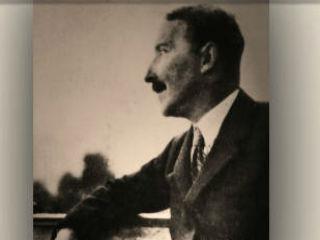 Η ελευθερία της σκέψης και της έκφρασης ήταν το μέγα θέμα που επέλεξε ως καταλληλότερο ο Τσβάιχ για να μιλήσει σ’ εκείνη την εποχή των τεράτων του ολοκληρωτισμού.